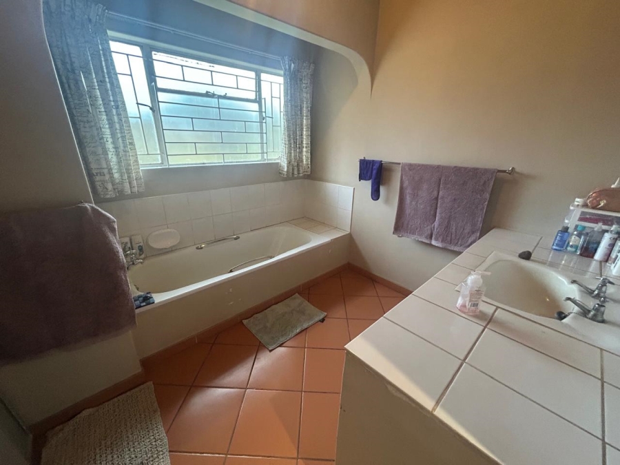 4 Bedroom Property for Sale in Hartbeesfontein AH North West
